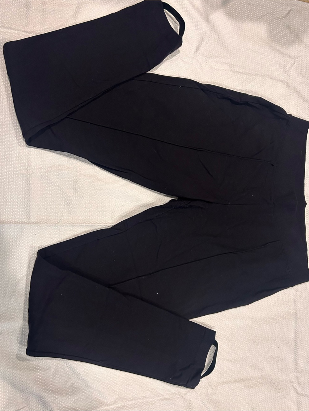 DKNYC Women’s black stirrup pants
